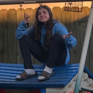 Meet your Posher, Eva